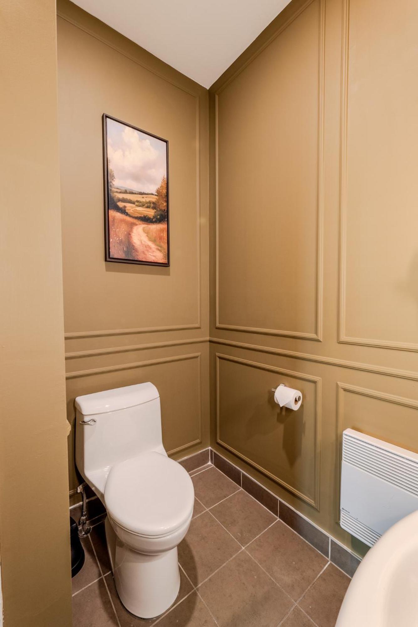 Self Check-in Boutique - Quartier Latin - 202 Montreal