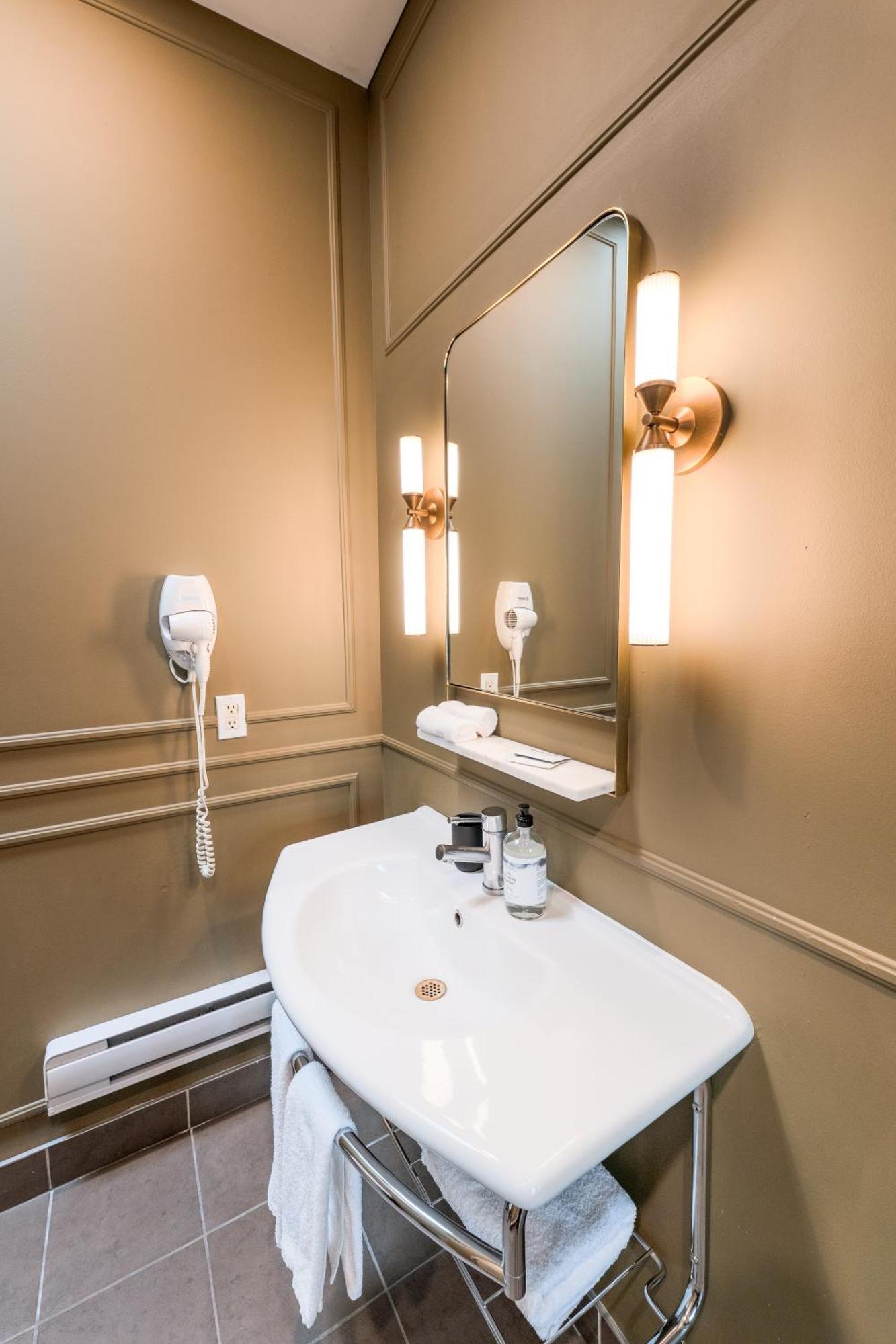 Self Check-in Boutique - Quartier Latin - 202 *